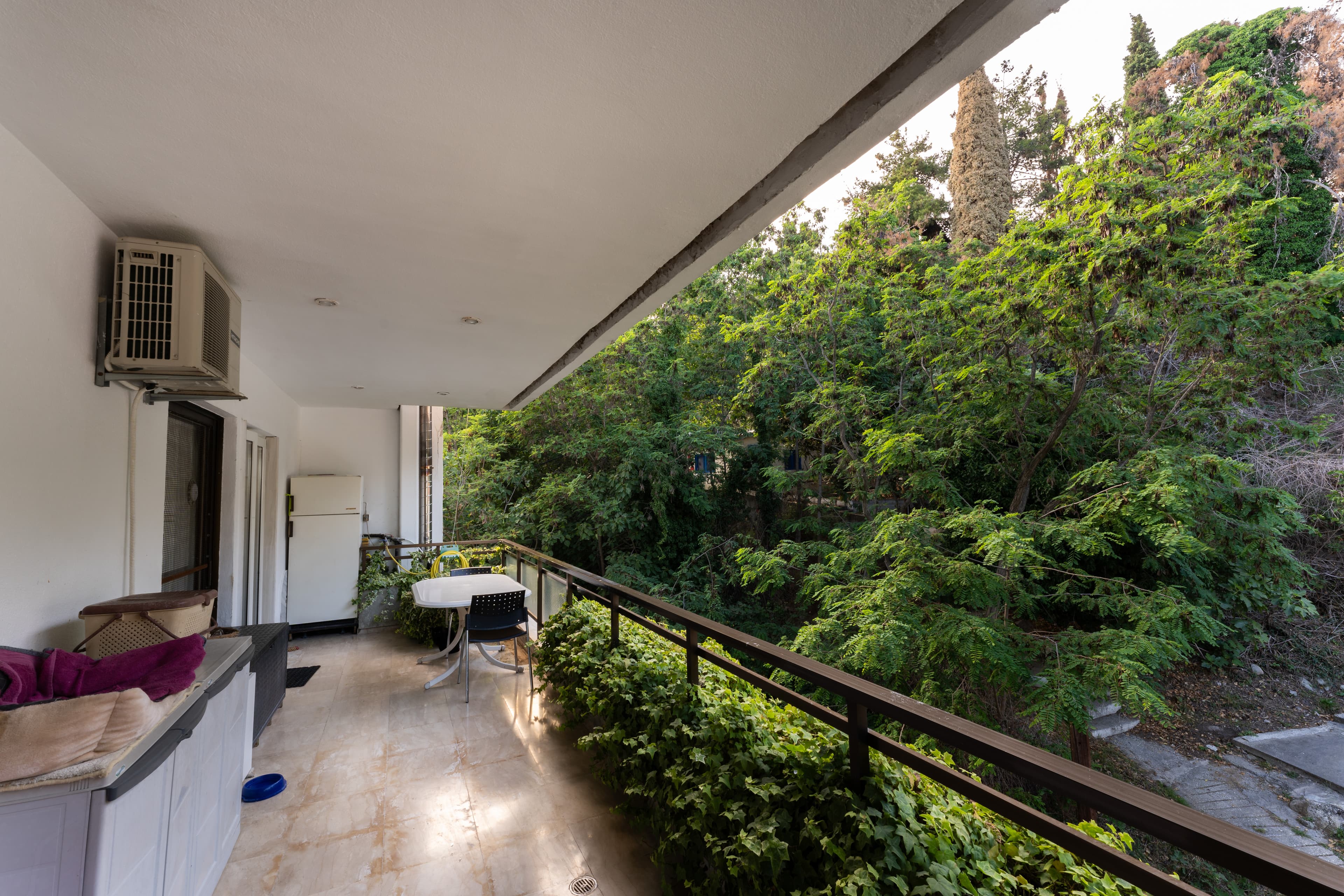Two entrances & mountain access — 6